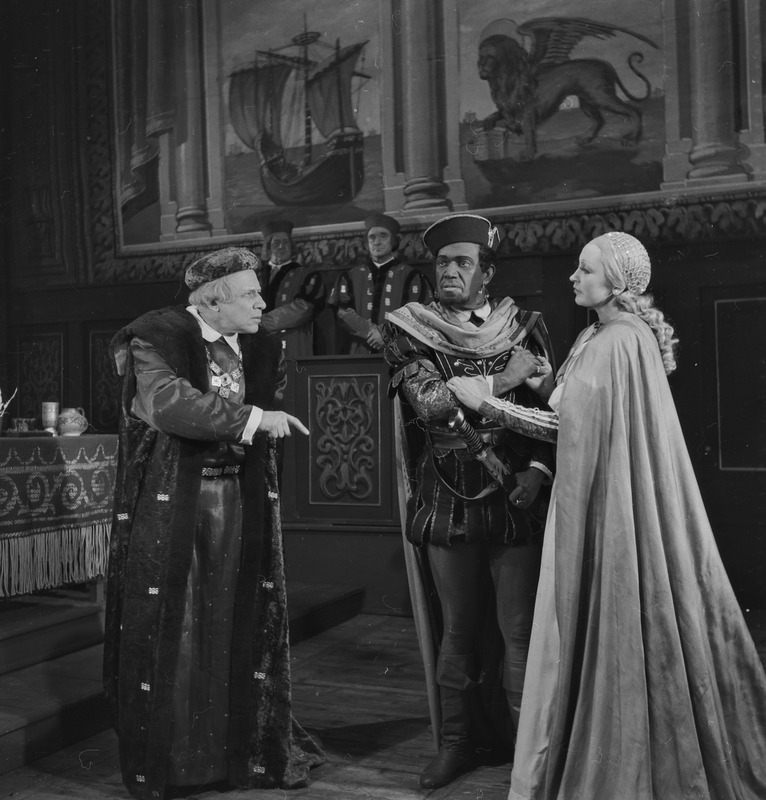 Othello, Teater Estonia, 1949, osades: Brabantio – Hugo Laur, Othello – Kaarel Karm, Desdemona – Aino Talvi
