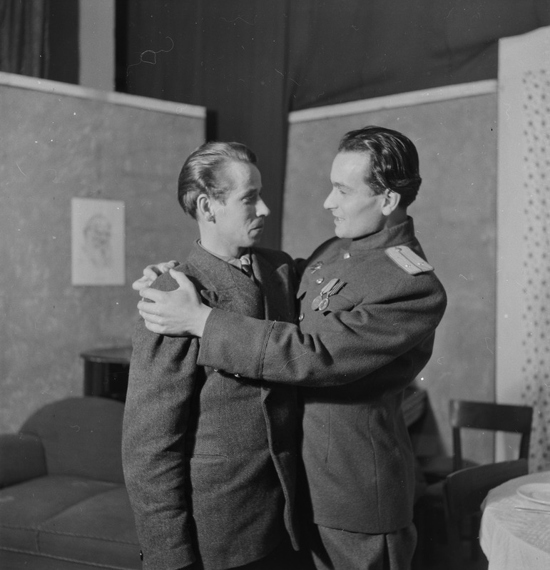 Vanad sõbrad, Teater Estonia, Tombi nim. klubi, 1948, pildil: stseen etendusest