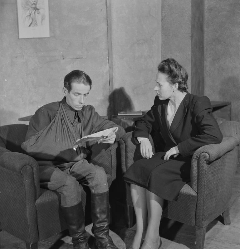 Vanad sõbrad, Teater Estonia, Tombi nim. klubi, 1948, pildil: stseen etendusest