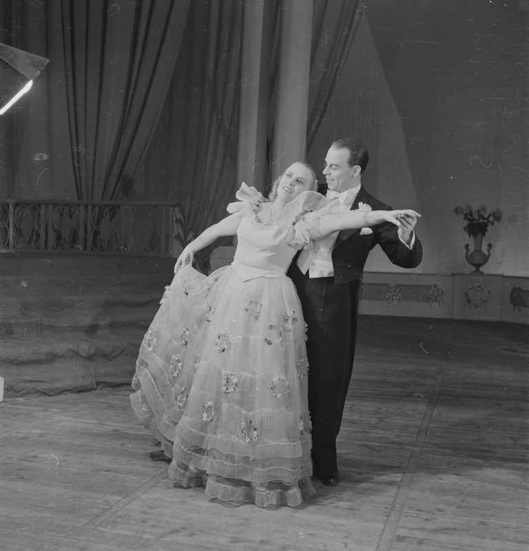 Silva, Teater Estonia, 1948, osades: Stassi – Sophie Sooäär, Boni – Endel Pärn