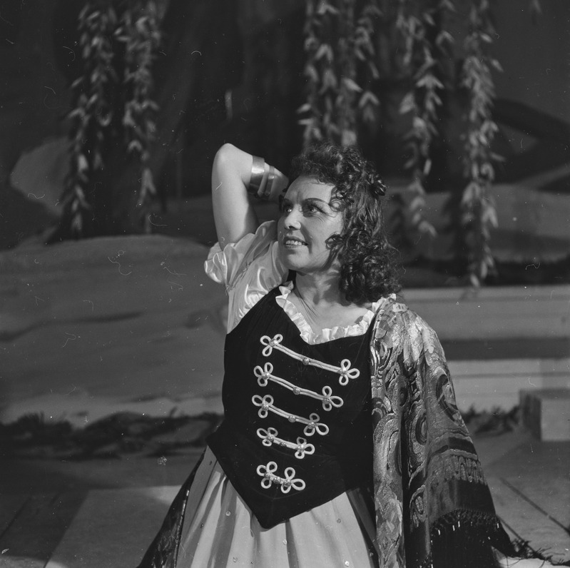 Mustlasparun, Teater Estonia, 1948, osades: Saffy – Elsa Maasik