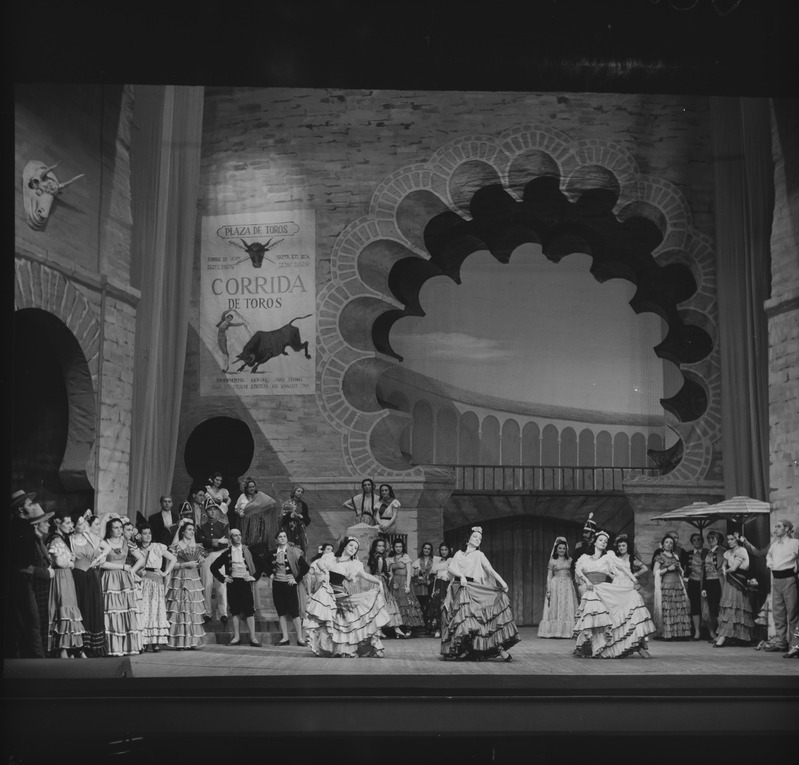 Carmen, Teater Estonia, 1955, pildil: stseen lavastusest