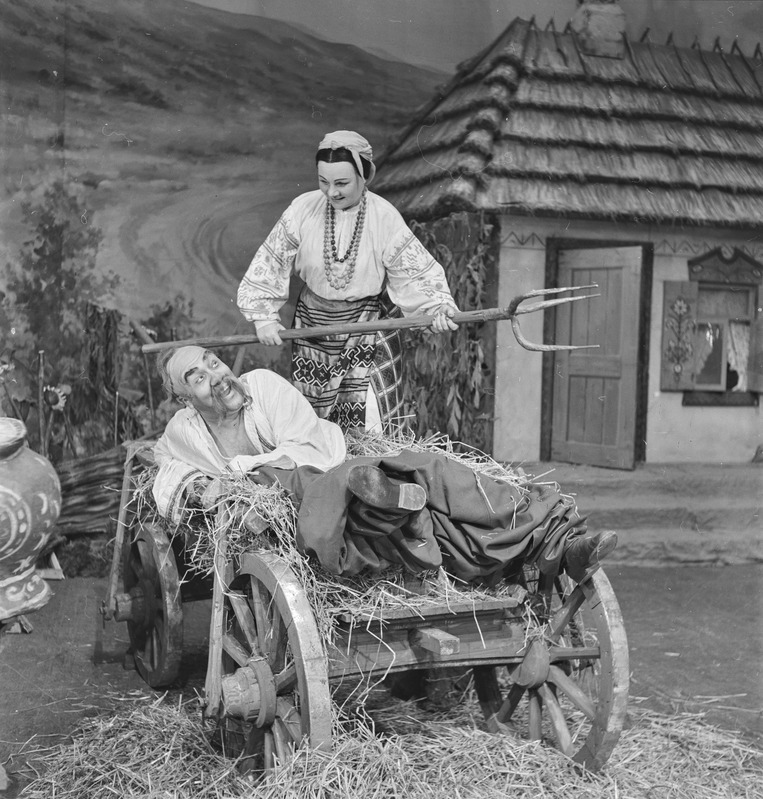 Zaporoožlane Doonau taga, Teater Estonia, 1948, osades: Karass- Aaro Pärn, Odarka – Marta Rungi