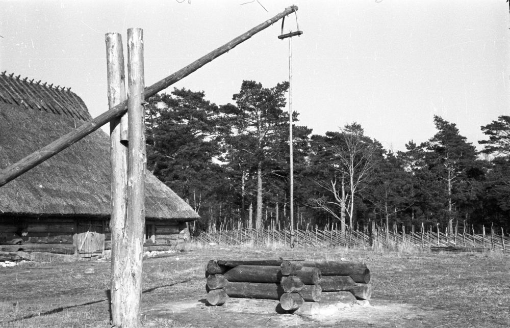 Sassi-Jaani talu rehemaja ja kaev.