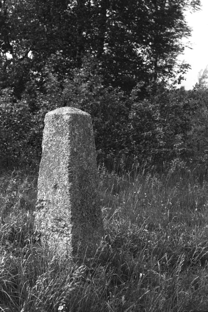 Kivipost (verstapost?) Rabavere külas.