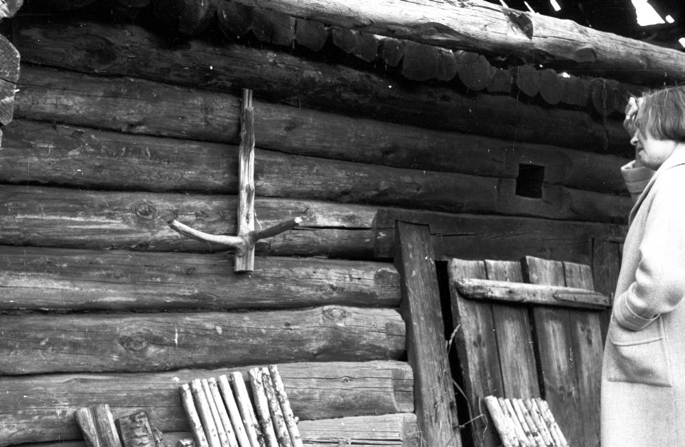 Konks (nagi?) Kaadre talu sauna esiseinas.