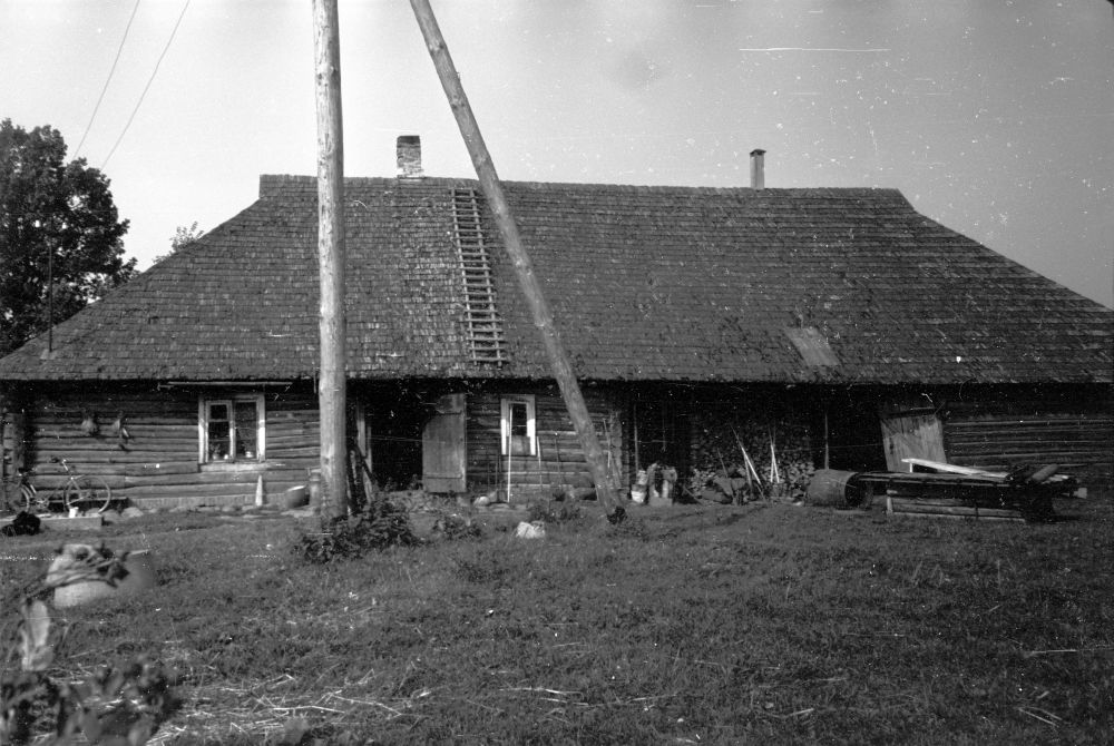 Adra talu rehemaja Eresti külas, eestvaade.