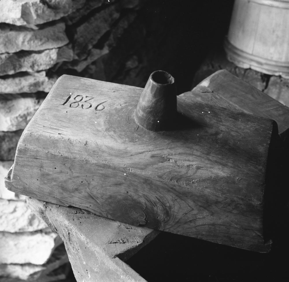 Õllekurn Roosta talu suveköök-sepikojas.