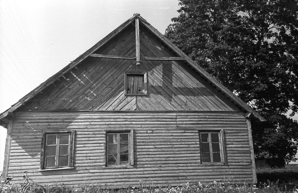Voore kõrtsi otsavaade kõrtsiruumide poolt