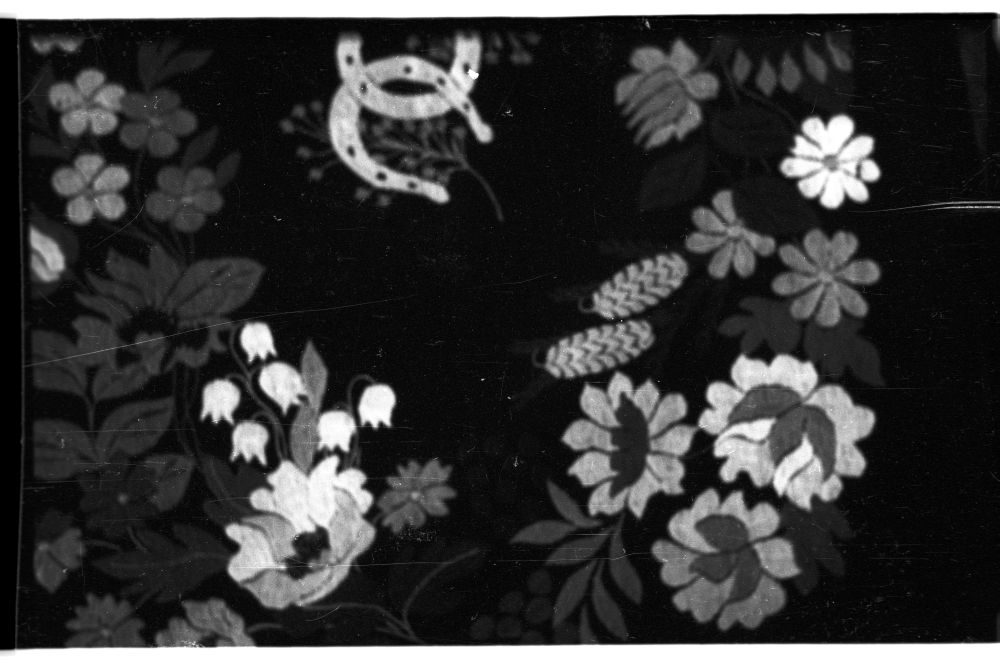 Roositud hobusetekk, detail.