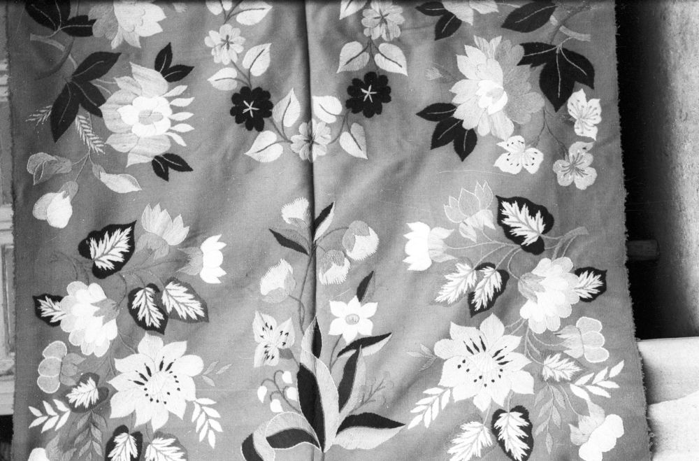 Roositud tekk, detail.