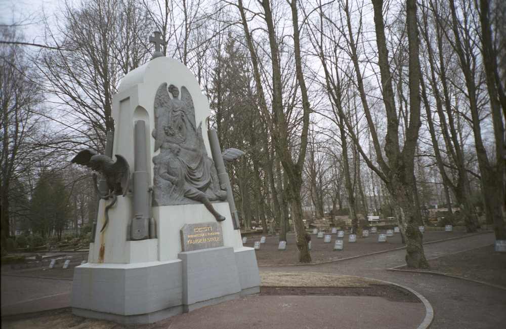 Vabadussõja monument Pärnus Alevi kalmistul