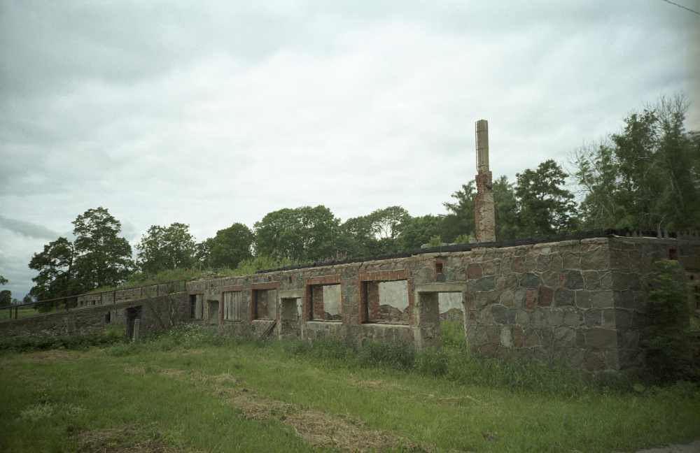 Uusna mõisa lauda vare