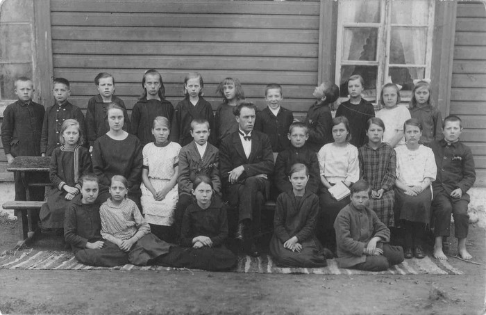 Leisu Algkooli IV klass 1924./1925. õppeaastal