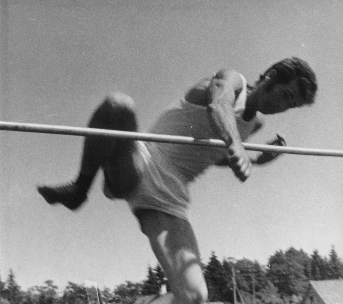 Hiiumaa sportlane Uibo Jõgi kõrgust hüppamas