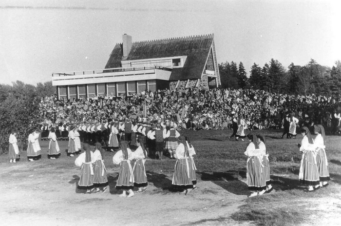 1980.a. rahvakunstiõhtu Kärdlas Rannapaargu juures