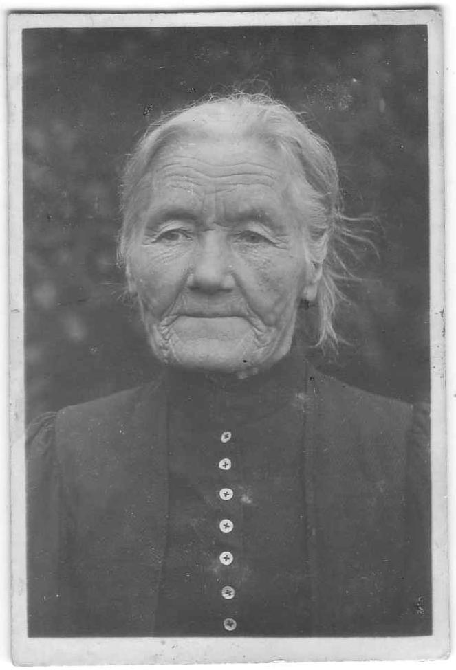 Portreefoto. Tädi Mari