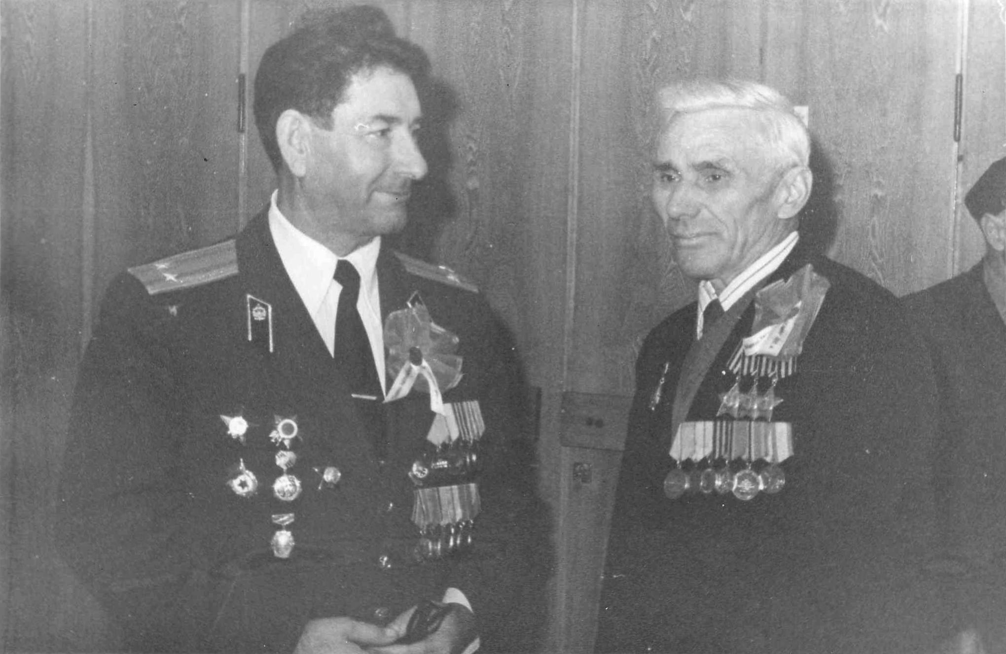 Sõjaveteranid P. Beloussov ja A. Muhhin Kärdlas