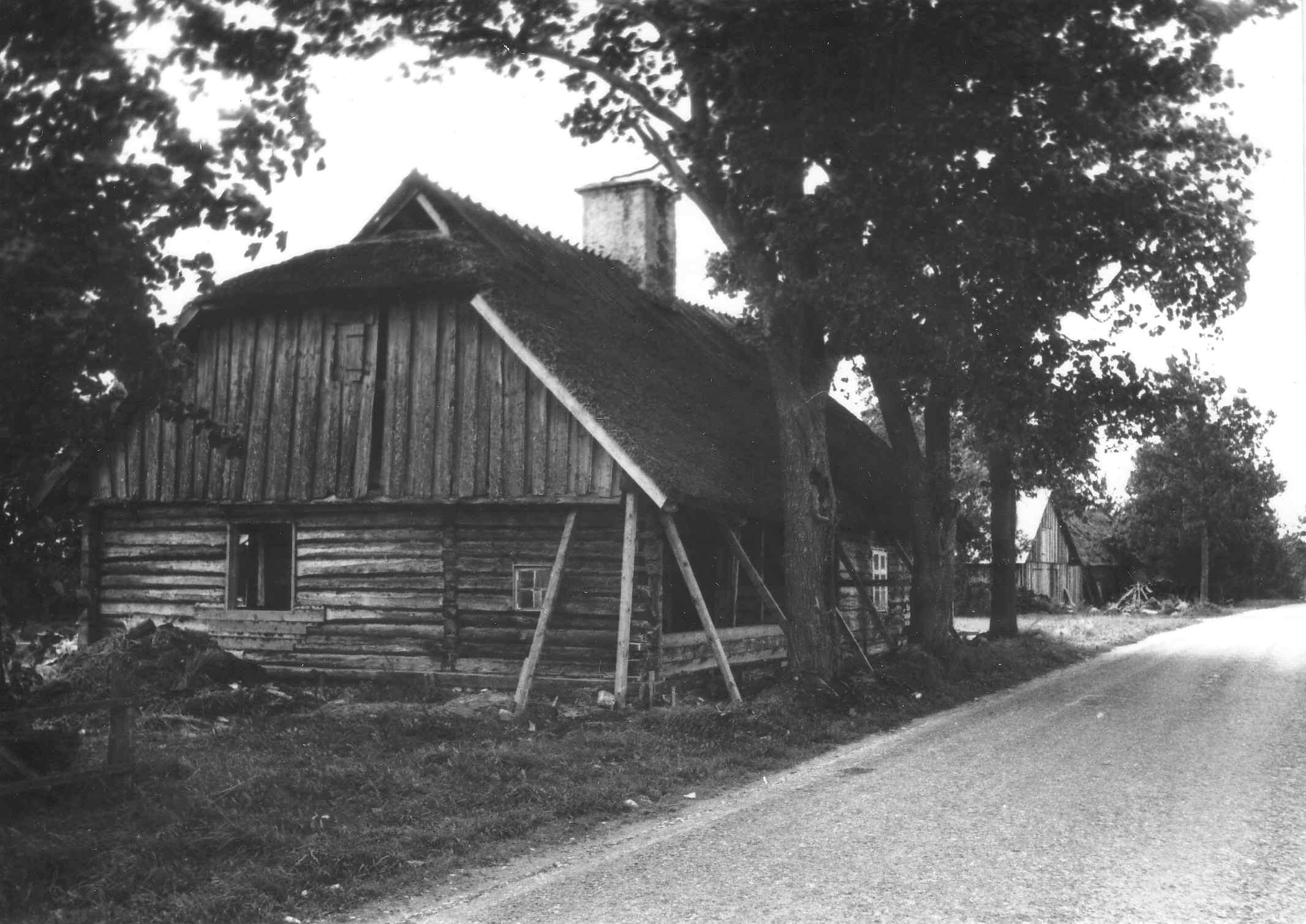 Rudolf Tobiase sünnikodu restaureerimistööde ajal