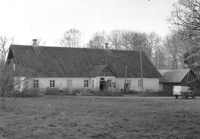 Hiiumaa Koduloomuuseum, endine Kassari mõisa antvärkide maja
