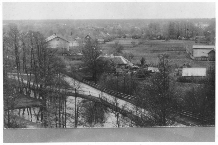 Kärdla vaade linnulennult vana koolimajaga