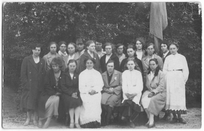 Emmaste lauljad Suuremõisas Hiiumaa II laulupäeval