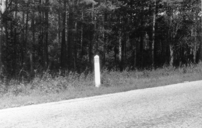 Kilomeetripost (11) maantee ääres