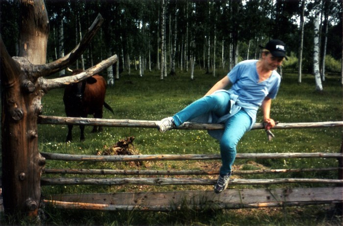 Eda Järvroos karjaaia juures