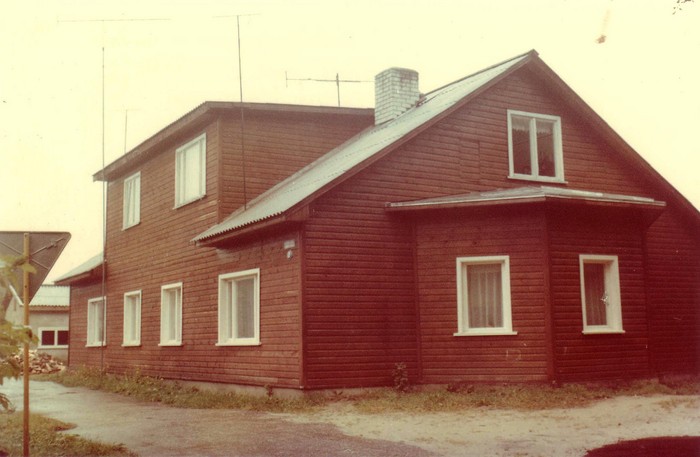 Kommunaalelamu (endine poistekool) Kärdlas, Väike-Kopli 2