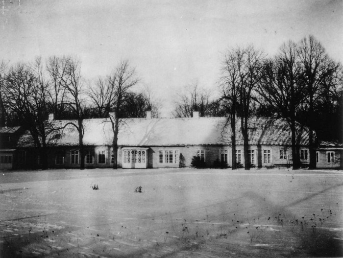 Pikk maja (kalevivabriku omaniku elumaja, 1998-st Hiiumaa Muuseum)  talvel