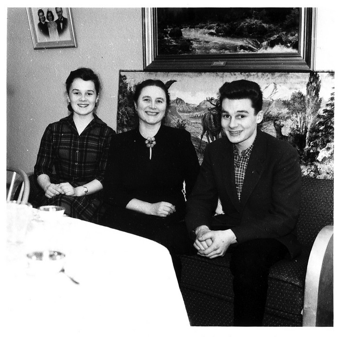 Foto Tiiu, Mihkel ja Liisa Sergo 1958.a Rootsis