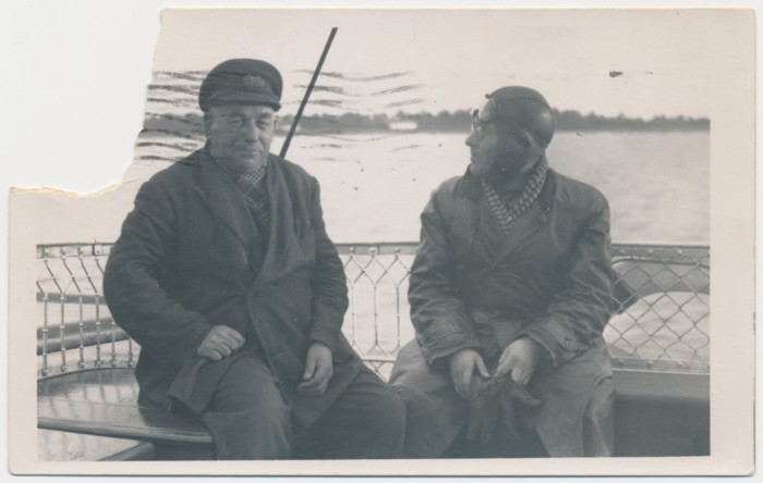 Foto Mihkel Sergo laeval "Rudolf" reelingu ääres