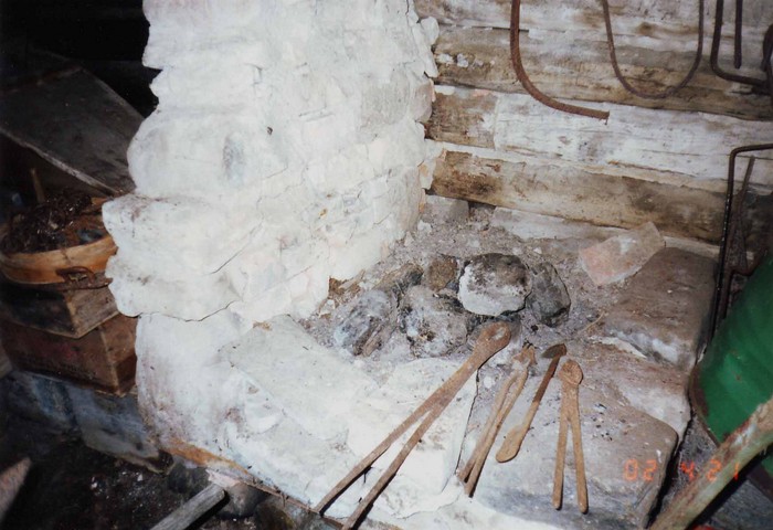 Õngu küla Masti talu sepikoja ääs lähivaates