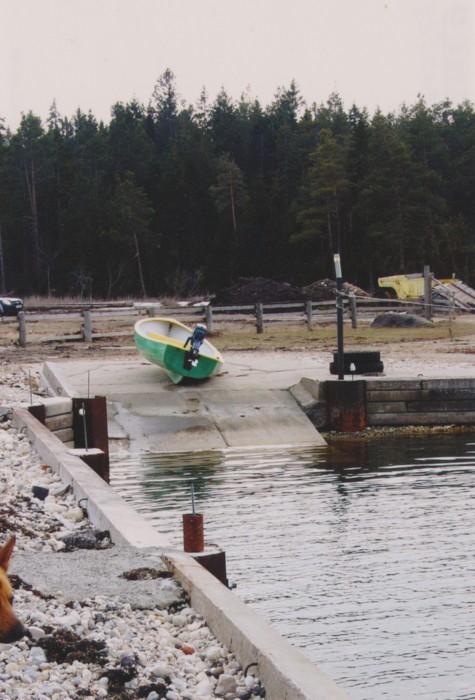 Foto. Hiiessaare sadam. Paat.