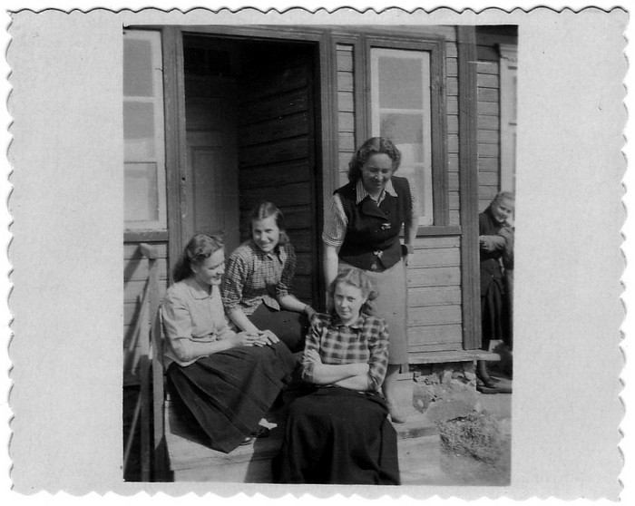 Õpetajad Jausa koolimaja trerpil 1953/54 õ.a.