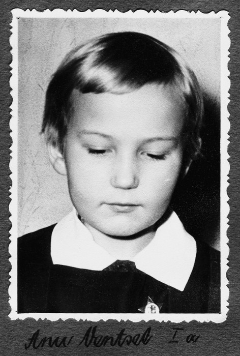 Kärdla Keskooli õpilased-eesrindlased. aastad 1950-1960, 1990.