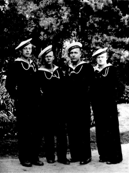 Grupifoto: Mereväelased Viruvärava mäel, s.h. Paul Kamm, 1939
