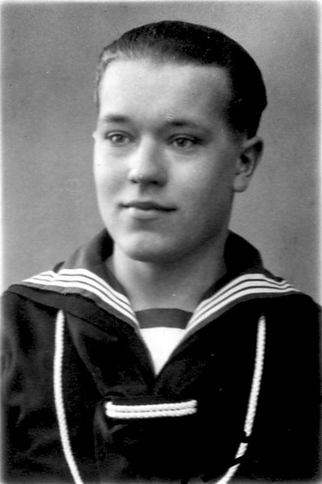 Portreefoto: Paul Kamm mereväelase vormis