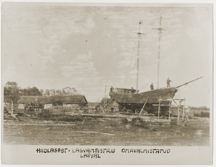 Purjeka ehitamine Hiiumaa rannal