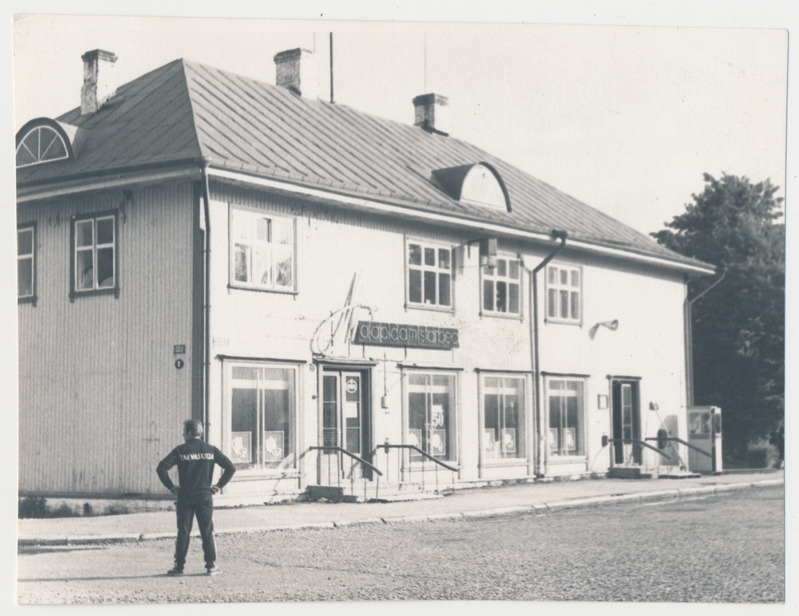 Kauplusehoone Kärdla Keskväljak 5