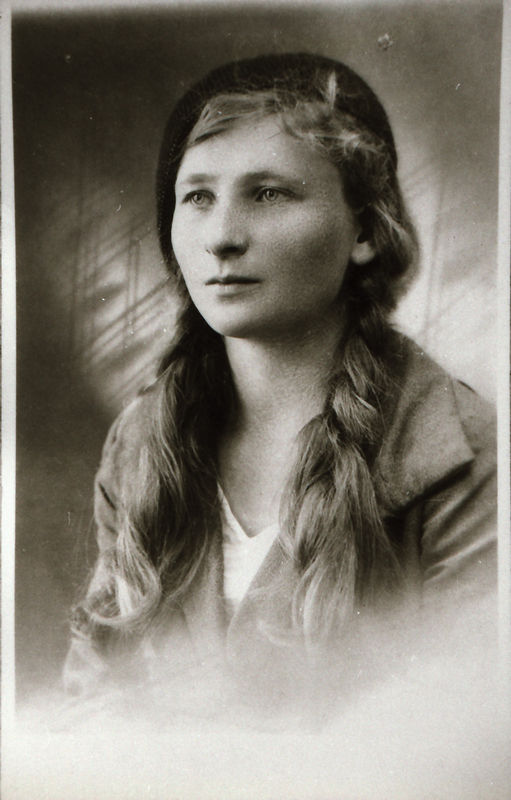 Salme Meriniit. Illurma küla Ilunurme talu peretütar, Klooga haridusseltsi liige