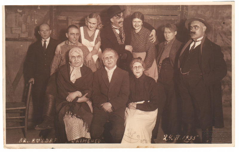 Etenduse "Väimehed" tegelased Keila Vabatahtliku Tuletõrjeühingu näitering