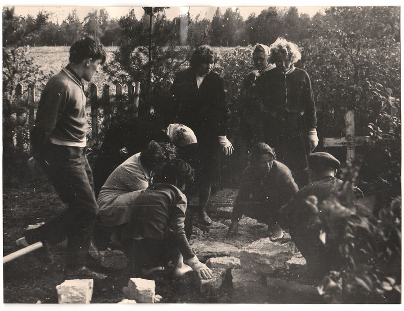 Nikolai Triigi matmispaika kujundamas Leetse-Lepiku kalmistul