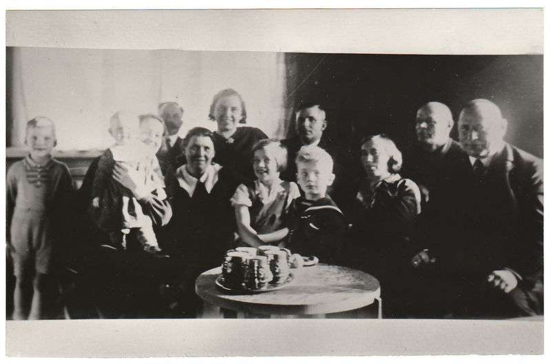 Seltskond perekond Välide juures Keilas