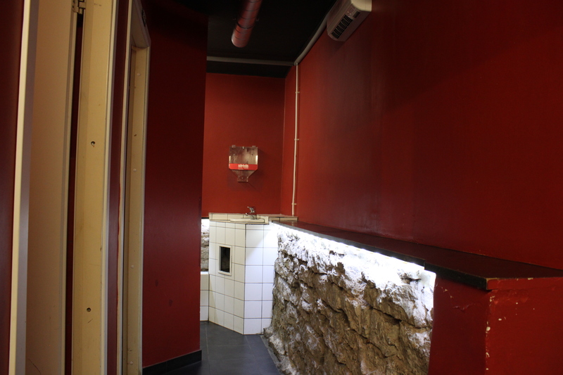 X-baar, keldrikorruse WC