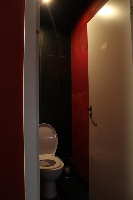 X-baar, keldrikorruse WC