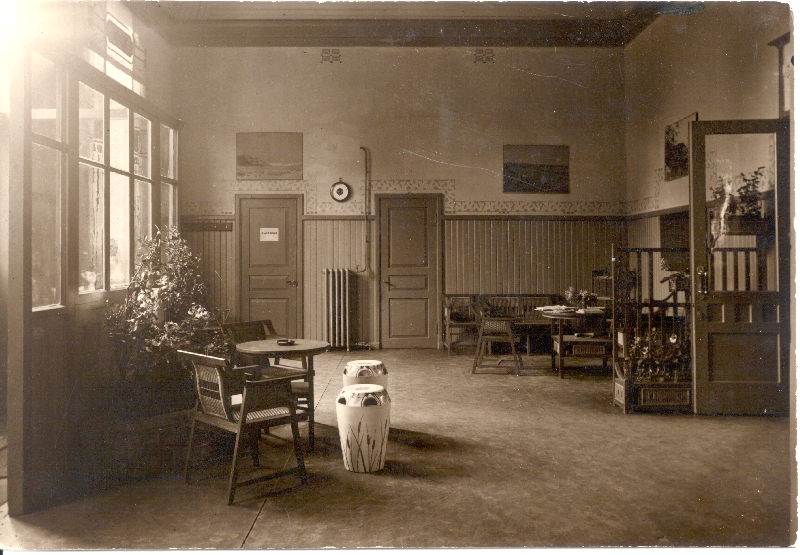 Foto. Ooteruum - puhketuba dr. Arroneti ja Co supelasutuses Haapsalus.  u 1930. aastad.
