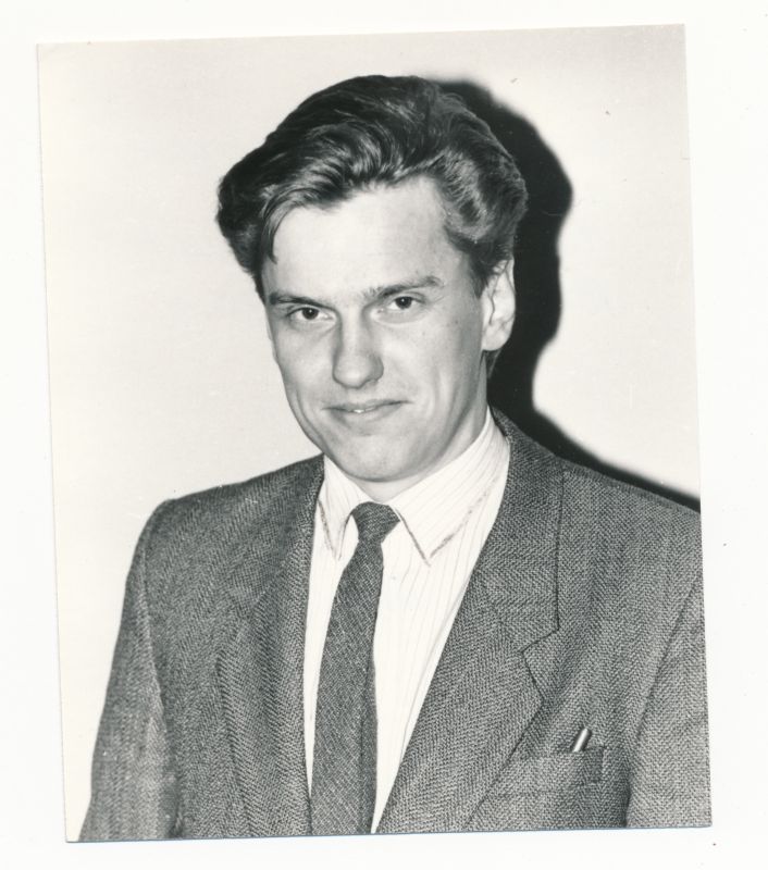 Foto. Lääne maavalitsuse abimaavanem A. Hanschmidt Haapsalus 1990.