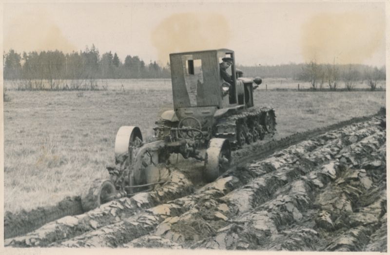 Foto. Uudismaa künd Järvamaa Särevere v. Jõu kolhoosis. 1949.