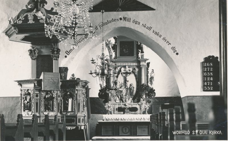 Foto. Vormsi Püha Olavi kiriku sisevaade. Albumis HM 8466:1. Kuulunud kapten Harald Dampffile.